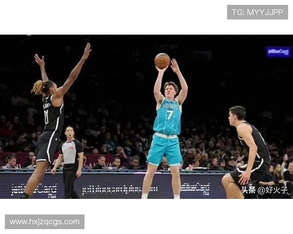 库珀·弗拉格挡拆防守压制内线胜过同届新秀